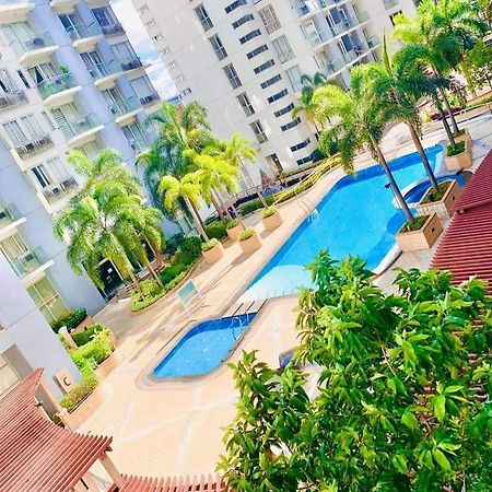 One Palm Tree Villas Condo Across Naia Terminal 3 Manila Exterior photo