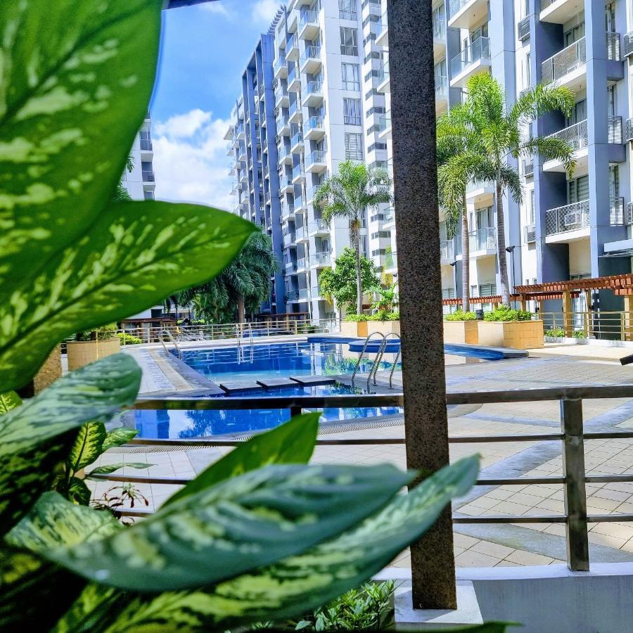 One Palm Tree Villas Condo Across Naia Terminal 3 Manila Exterior photo