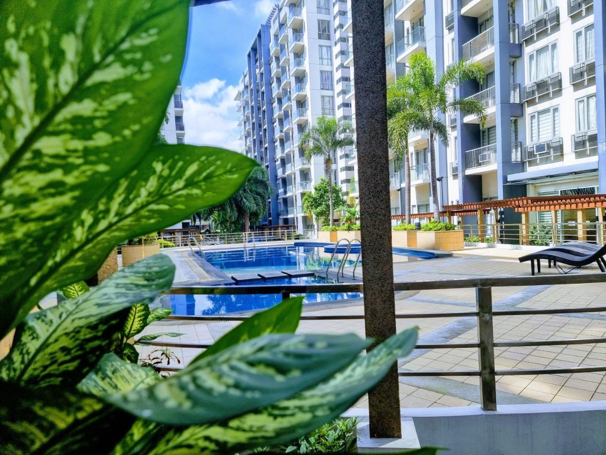 One Palm Tree Villas Condo Across Naia Terminal 3 Manila Exterior photo