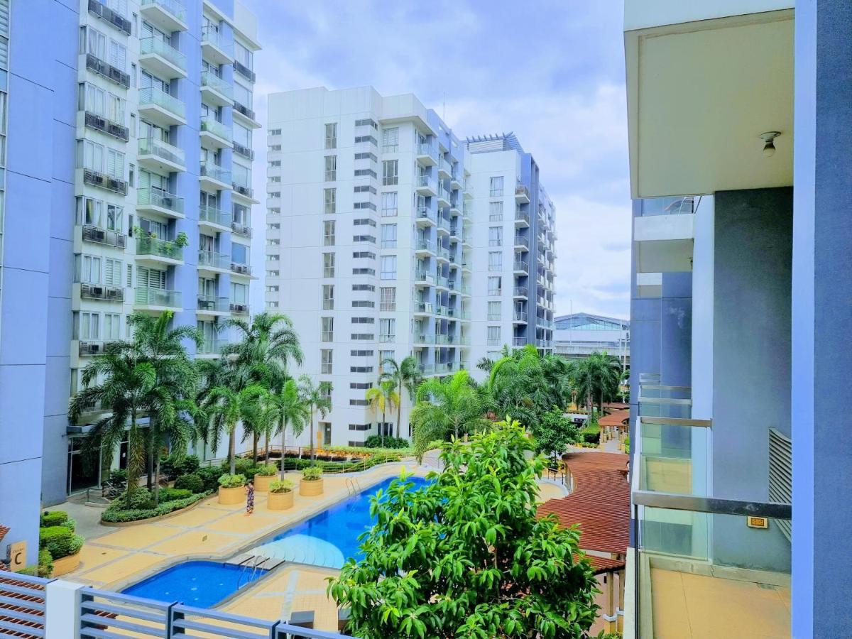 One Palm Tree Villas Condo Across Naia Terminal 3 Manila Exterior photo