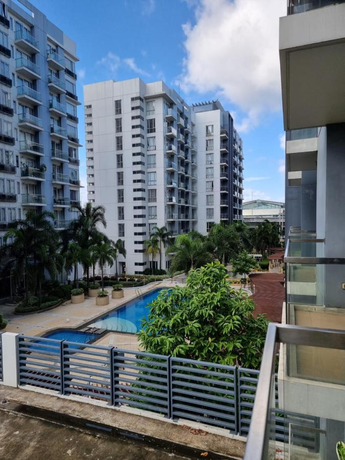 One Palm Tree Villas Condo Across Naia Terminal 3 Manila Exterior photo