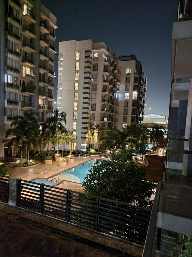 One Palm Tree Villas Condo Across Naia Terminal 3 Manila Exterior photo
