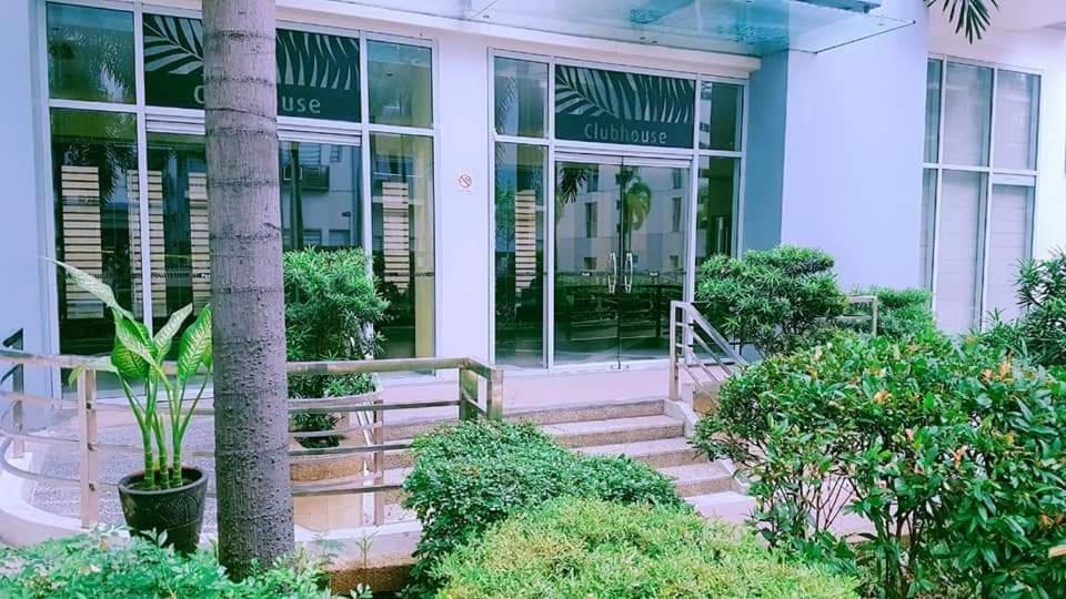 One Palm Tree Villas Condo Across Naia Terminal 3 Manila Exterior photo