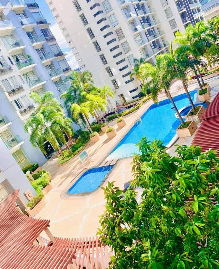 One Palm Tree Villas Condo Across Naia Terminal 3 Manila Exterior photo