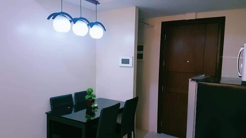 One Palm Tree Villas Condo Across Naia Terminal 3 Manila Exterior photo