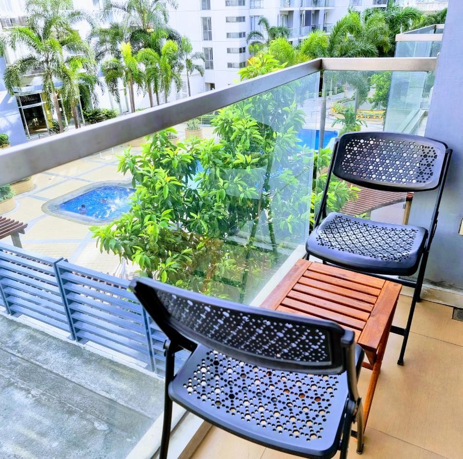 One Palm Tree Villas Condo Across Naia Terminal 3 Manila Exterior photo