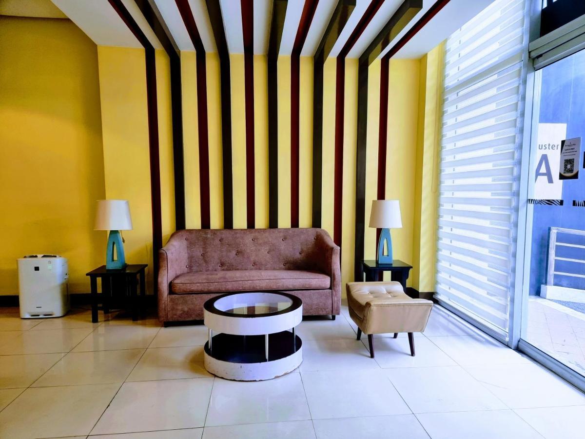 One Palm Tree Villas Condo Across Naia Terminal 3 Manila Exterior photo
