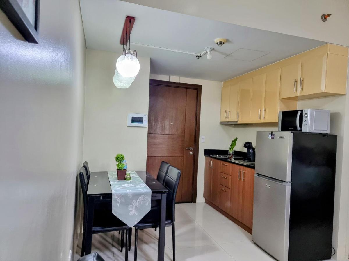 One Palm Tree Villas Condo Across Naia Terminal 3 Manila Exterior photo