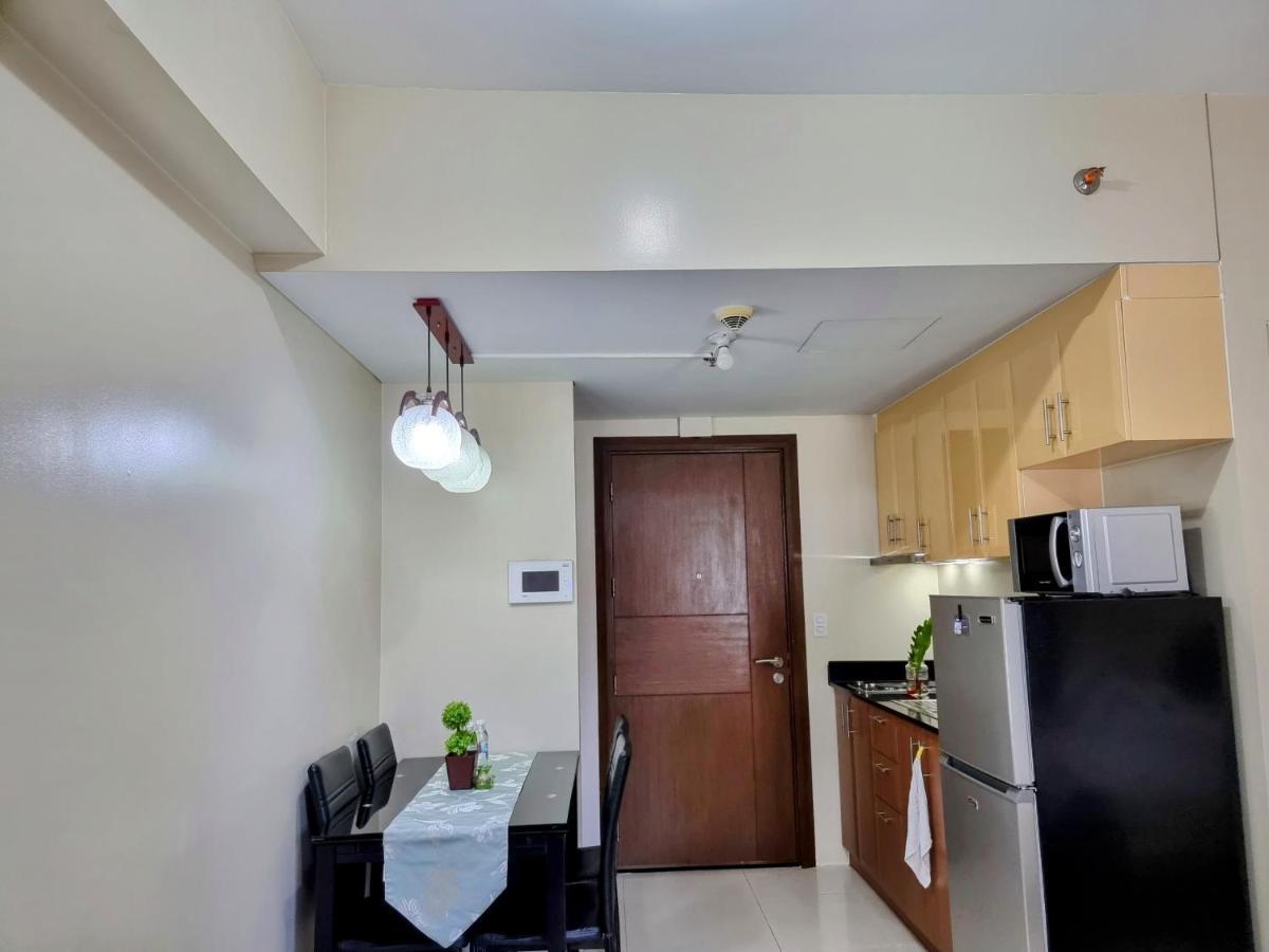 One Palm Tree Villas Condo Across Naia Terminal 3 Manila Exterior photo