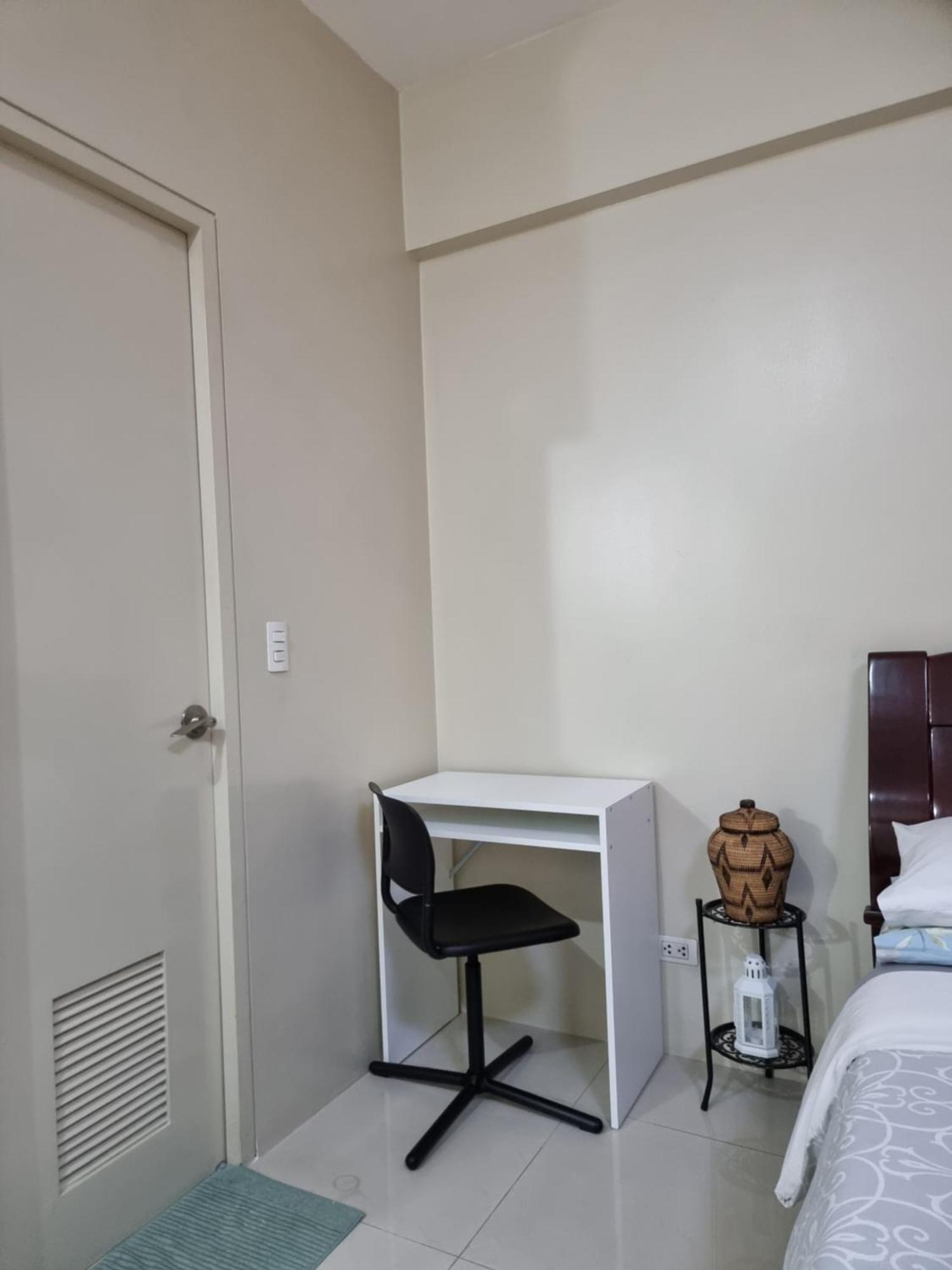One Palm Tree Villas Condo Across Naia Terminal 3 Manila Exterior photo