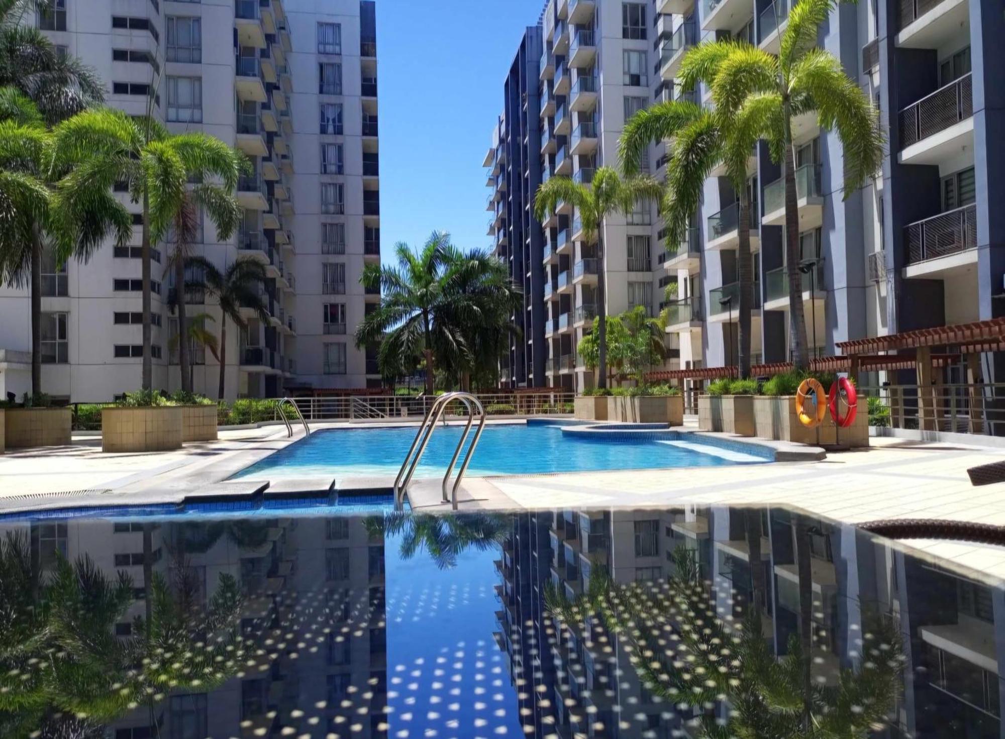 One Palm Tree Villas Condo Across Naia Terminal 3 Manila Exterior photo